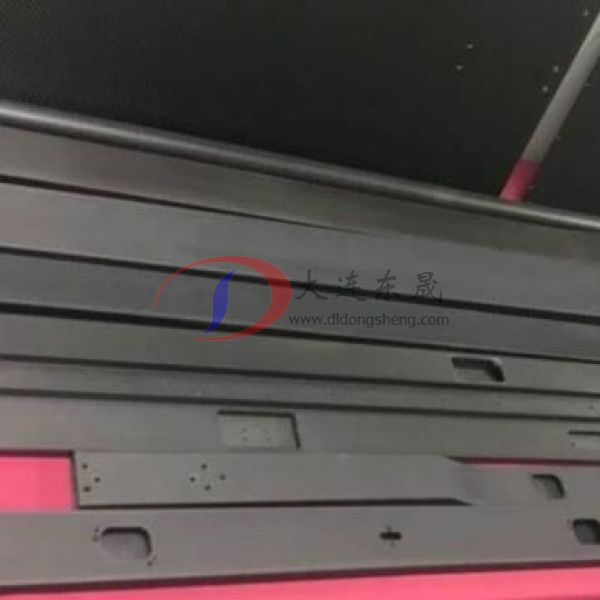 輕盈的鋼鐵之翼：碳纖維FORK搬運(yùn)手臂照亮液晶面板制造之路